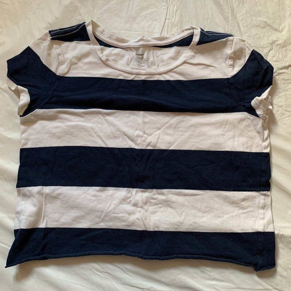 old navy t-shirt